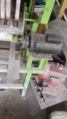 Imagem 2 de 2 de Máquina De Bloco Faz Bloco De 10e De 15 Vem Com As Tábuas