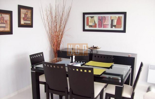 Apartamento En Mansa, 2 Dormitorios - Ref: 1637