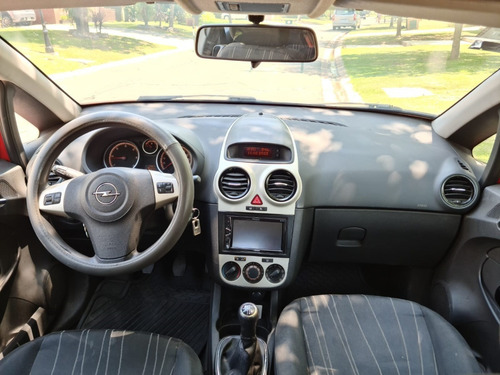 Imagen 9 de 15 de Opel Corsa 1.3 Cdti 3 Puertas 2007 / Rojo / Turbo Diésel