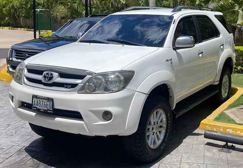 Imagen 1 de 14 de Toyota Fortuner