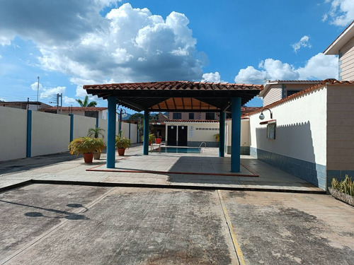 En Venta, Town House A Diseñar A Tu Gusto. San Diego.