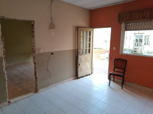 Casa De 4 Ambientes Con Gran Patio Y Terraza