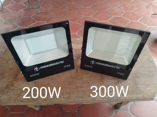 Faros Reflectores Led 200w Y 300w Multivoltaje.