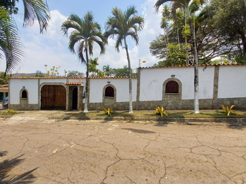 Casa Tipo Colonial En La Entrada En Naguanagua, Hermosa, Amplios Jardines, Piscina, Rico Clima De Montaña (ch)