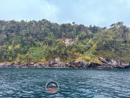 Exuberante Isla Privada En Hualaihué Con Bosques Y Costas