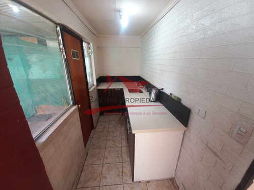 Casa De Dos Pisos Con 2 Dormitorios, 1 Baño, Quilicura
