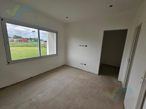 Casa En Venta 4 Ambientes En Santa Lucia - Pilar Del Este