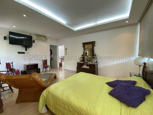 Amplia Y Luminosa Casa En Venta En Bosques De La Lagunita