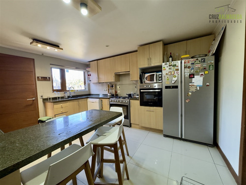Casa En Venta De 4 Dorm. En Puerto Varas