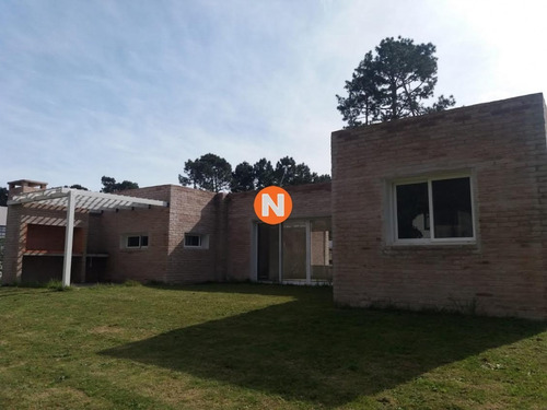Imagen 8 de 26 de Espectacular Casa De Muy Buena Construcción En Pinares