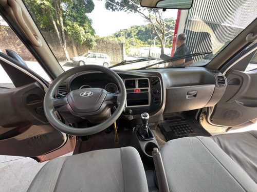 Hyundai HR 2.5 LONGO SEM CAÇAMBA 4X2 16V 130CV TURBO INTERCOOLER DIESEL 2P MANUAL