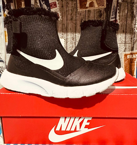 Nike Tanjun Hi Niño (Usado)