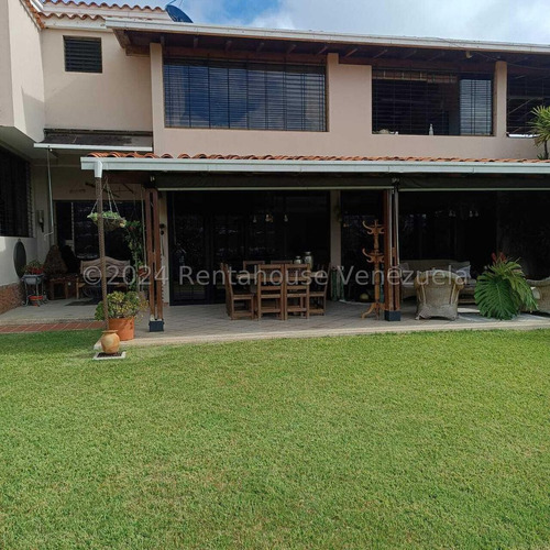 Ss: Vende Casa 24-13892 En Cumbres De Curumo De 832 M2. De 5h/7b/4pe