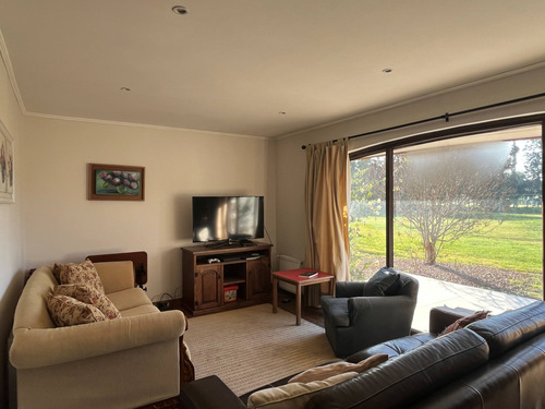 Casa Chilena En Condominio Con Club De Golf En Linderos