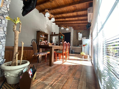 Casa En Venta - 2 Dormitorios 2 Baños - 230mts2 - Mar Del Plata