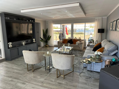 Hermosa Parcela Con 2 Casas En Venta De 5d 3b En Quillota