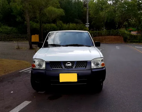 Nissan Frontier 2.4L DOBLE CABINA 4x2
