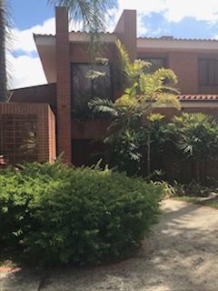 Vendo Casa C:410m2 Jardín 161m2; 3h+s/3.5b+s/8p Caurimare Tepui