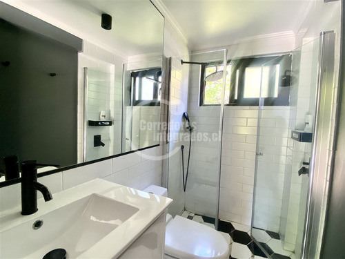 Casa En Venta De 5 Dorm.la Dehesa Lo Barnechea