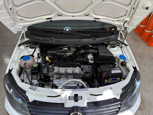 Imagen 9 de 10 de Volkswagen Gol Trend 2017 1.6 Comfortline 101cv
