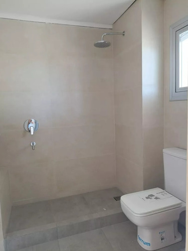 Venta Departamento Tres Ambientes + Cochera. A Estrenar. En Berazategui Centro.