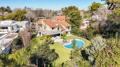 Casa En Venta De 1800 M2 De Lote Y 550 M2 Cubiertos En La Horqueta