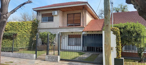 Vendo Excelente Propiedad 5 Ambientes En Amplio Lote