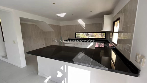 Casa En Venta De 3 Dormitorio En Beverly Hills, Punta Del Este.