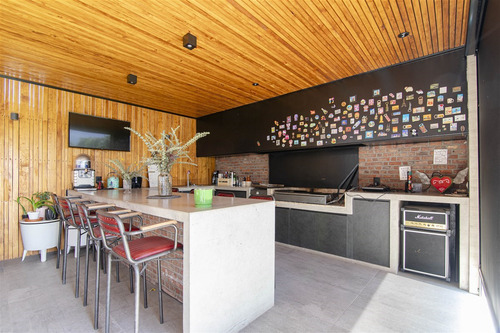 Casa En Venta De 5 Dorm En Suit. En Lo Barnechea!!