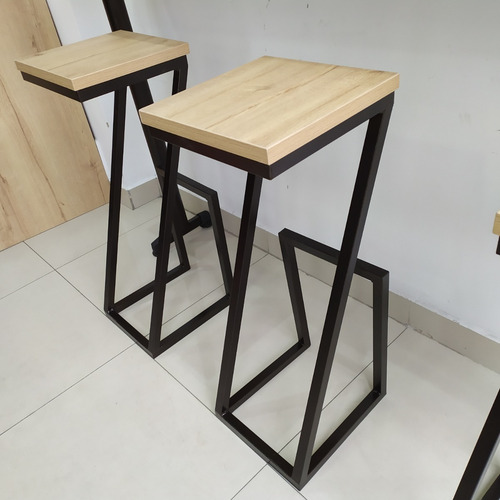 Imagen 2 de 8 de Taburetes De Madera Y Metal