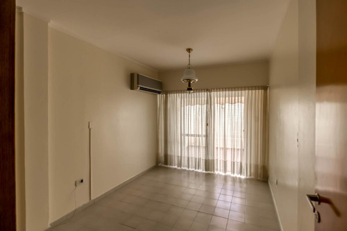 Oficina Impecable En Primer Piso De Edificio , Ideal Consultorio