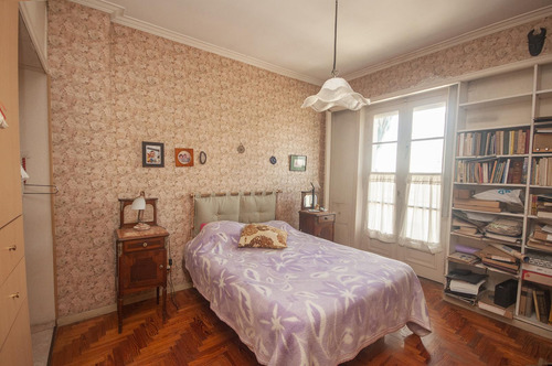 Departamento De 4 Ambientes En Edificio Histórico En Congreso