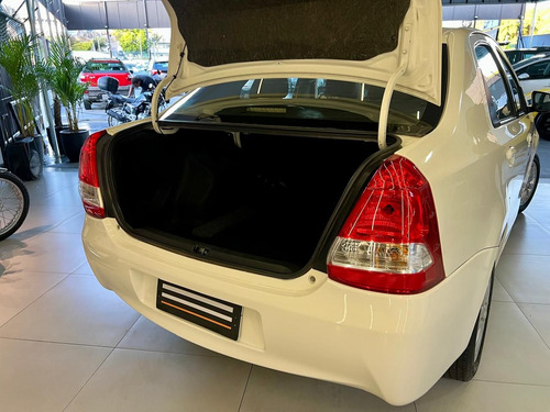 Toyota Etios ETIOS XLS Sedan 1.5 Flex 16V 4p Mec.