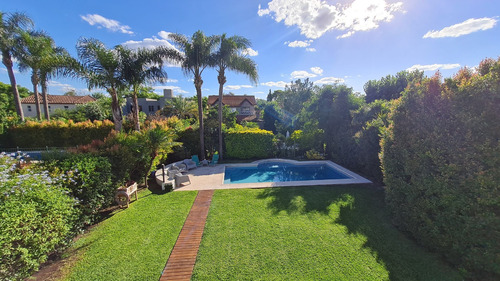Dueño Vende! Gran Oportunidad Por Viaje. Casa Tasada En Usd450k! - Magnífica Propiedad Cerca De Todo En Barrio Privado De General Pacheco, Tigre/nordelta. Opción Alquiler - Intermediarios Abstenerse.