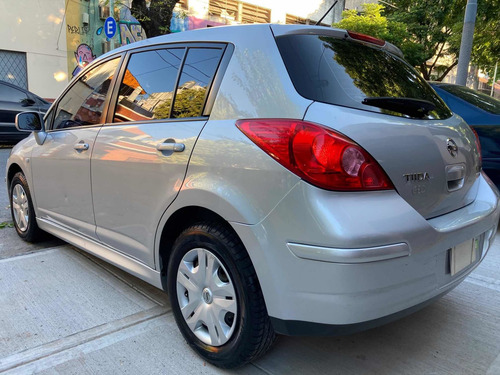 Imagen 3 de 15 de Nissan Tiida 1.8 Visia 5 P 2013