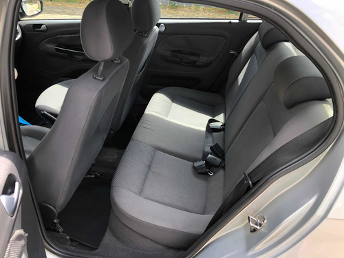 Imagem 4 de 11 de Vw Voyage