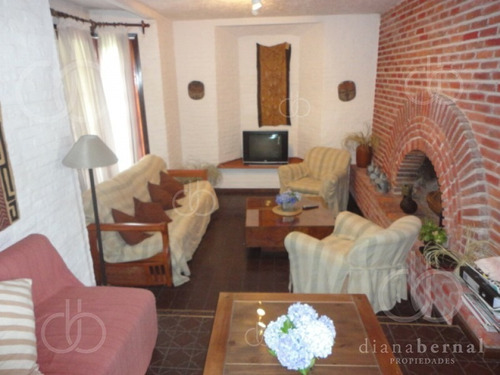 Punta Del Este, Pinares, Casa De 5 Dormitorios Y Piscina*- Ref: 42155
