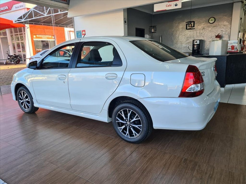 Imagem 7 de 11 de Etios 1.5 Platinum Sedan 16v Flex 4p Automático