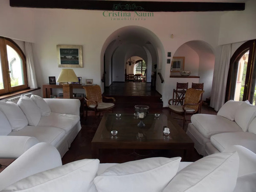 Muy Buena Casa En La Mejor Zona Del Golf