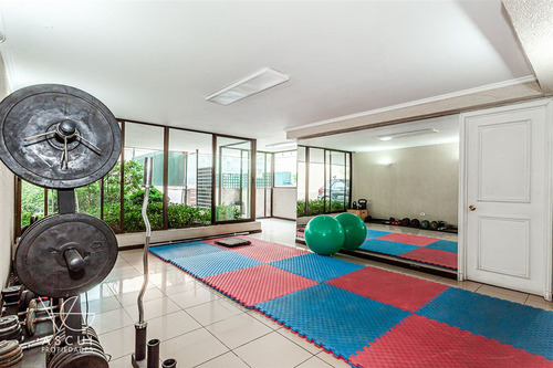 Departamento En Venta De 2 Dorm. En Las Condes