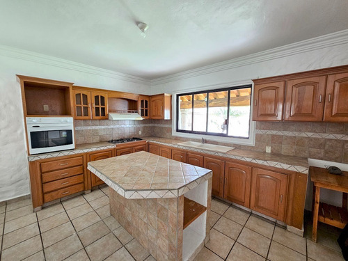 Casa En Venta En Fraccionamiento Privado, En Lomas De Atzingo, Cuernavaca.