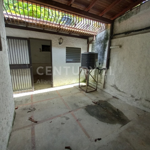 Imagen 23 de 24 de Hermoso Town House En Longa España Con Vista Al Mar, Piscina Privada Y Gran Potencial De Remodelación.