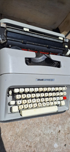 Máquina De Escrever Manual Olivetti 