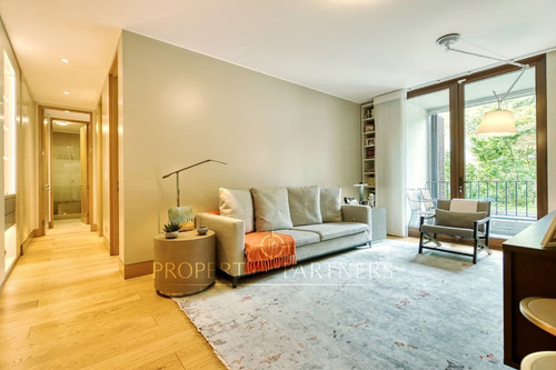 Elegante Y Exclusivo Departamento Con Jardín Priva...