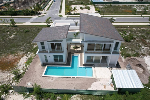 Villa Iguanas, Lujosa Villa En Venta En Cap Cana Con Vista Al Mar Desde La Terraza