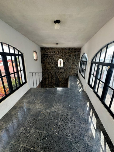 Casa En Venta En La Col. El Miraval, Cuernavaca Morelos.