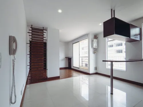 Apartaestudio Con Balcón Y Parqueadero Privado Cubierto