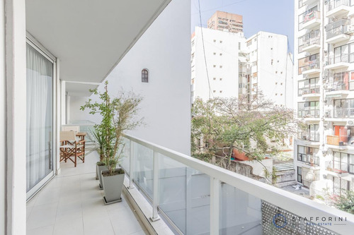 Departamento De 3 Ambientes Con Cochera Fija En Recoleta