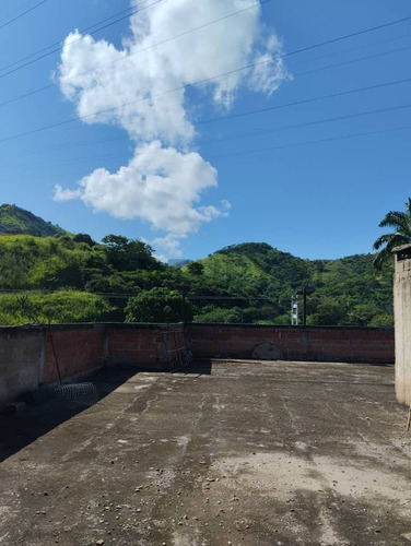 En Alquiler Terreno Con Edificio Comercial