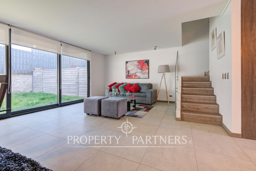 Amplio Townhouse En Excelente Ubicación 4d 3b 2e